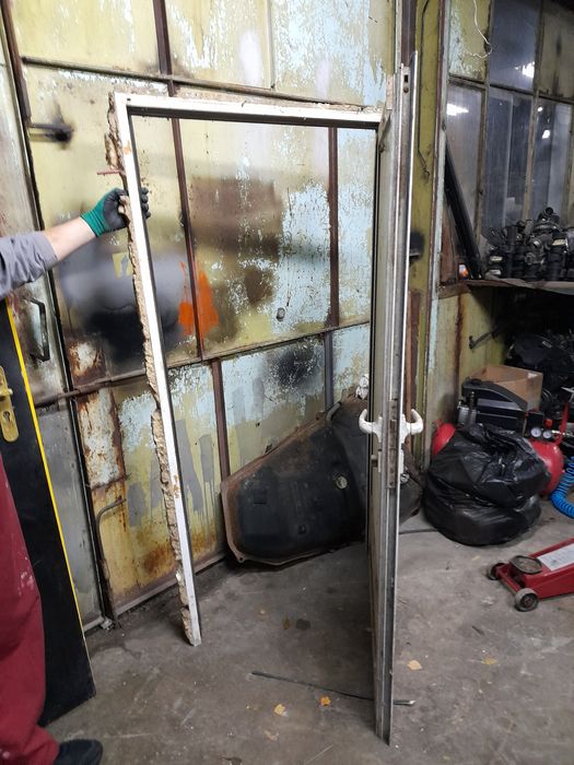 Метална и Алуминиева врати