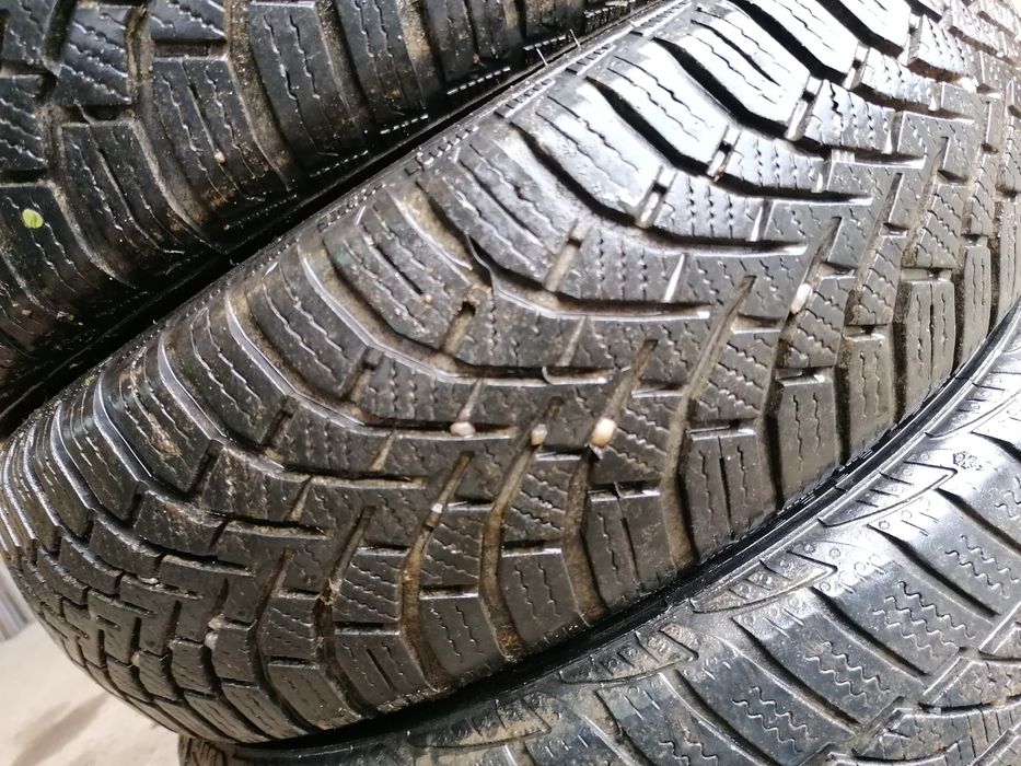 Vând cauciucuri de iarna 165/70R14