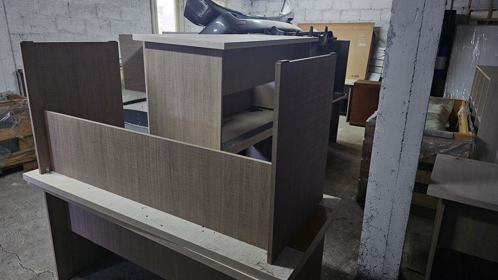 Модерно геймърско/офис бюро бройки– стабилно, стилно, перфектно за сет