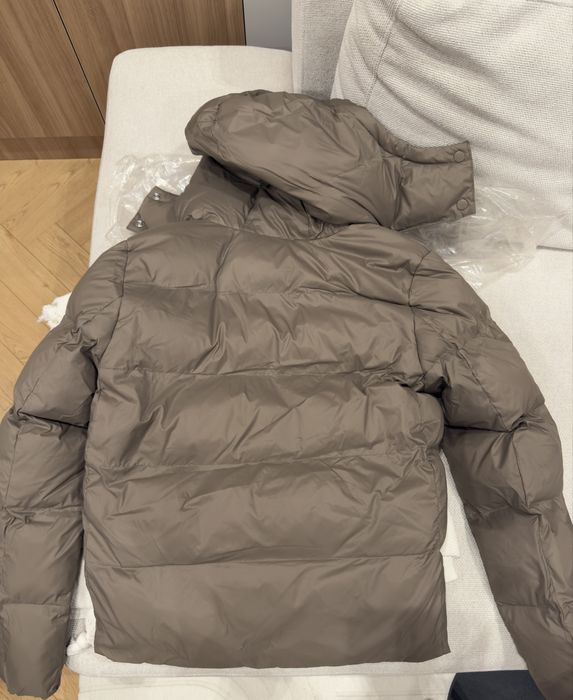 Продам стильную бежевую куртку Calvin Klein, размер XS