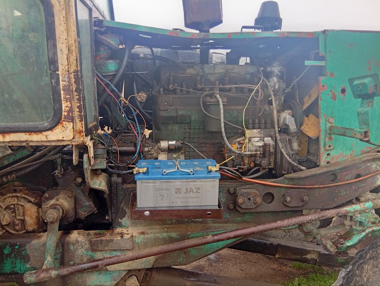 TRAKTOR LTZ. Akkumulyator yangi 100 talik.
