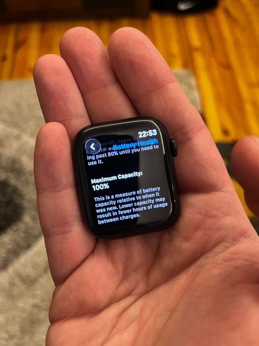 Apple Watch 9 45mm 100% battery life