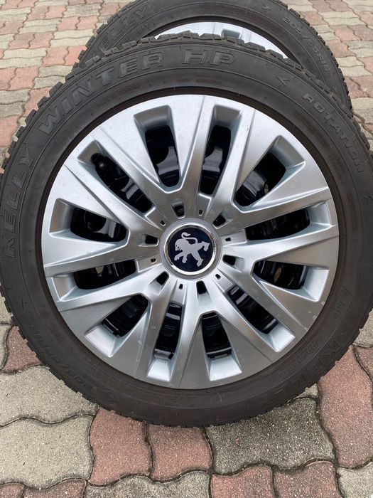 Vand 4genti cu cauciucuri de iarna 205/55R16 pentru Peugrot 308