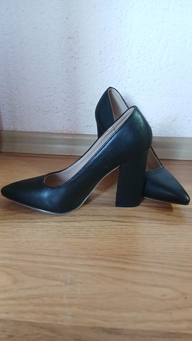 Обувки на висок ток