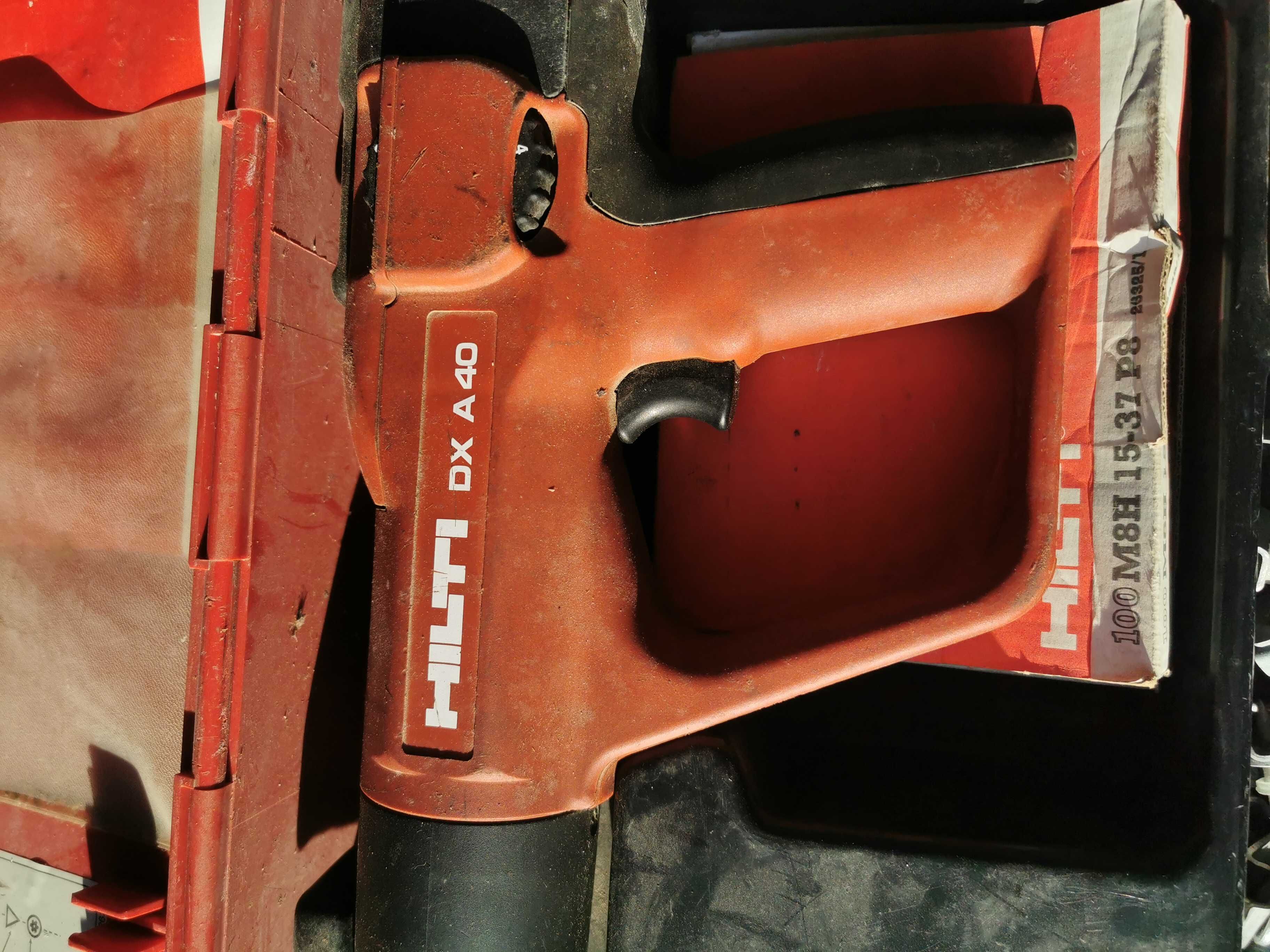 Hilti DX A40 KLASSE A calibru 6.8 11 Pistol cuie + bolturi + geamantan