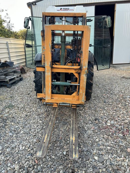 Stivuitor , ridicator tractor