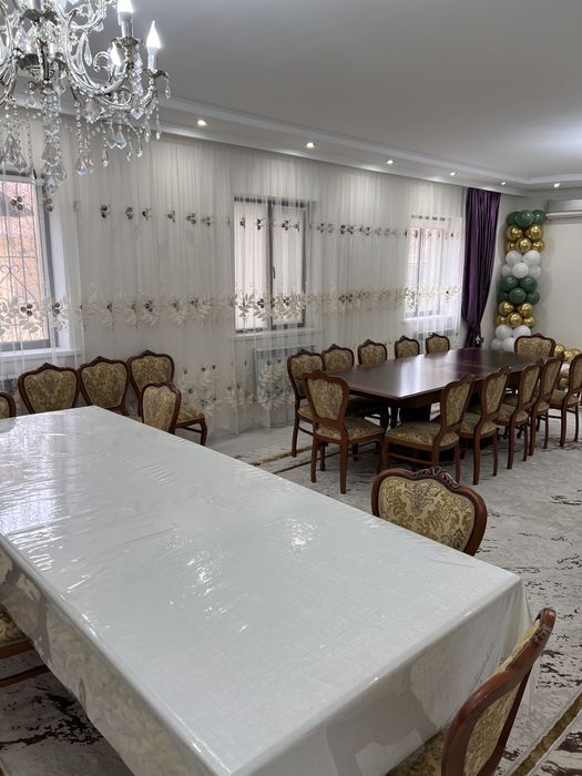 Продам комплект: 2 стола и 24 стула из натурального дуба (Турция)