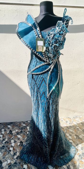 Rochie pietre lucrat manual cu manusi