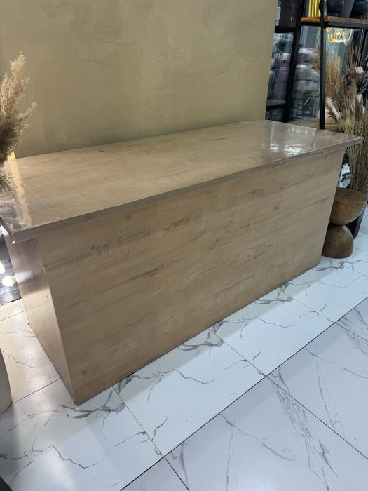 Флристический стол и шкафу