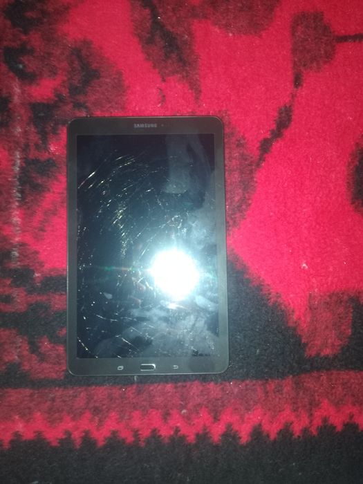 Vând tableta Samsung