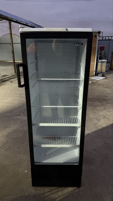 Витринный холодильниктер бар