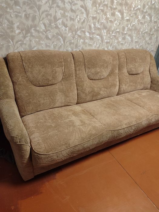 Диван и два кресла продам