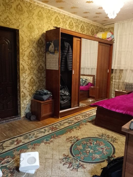 Продам чиланзар 14.  Одна комнатная.  Балкон 2*4