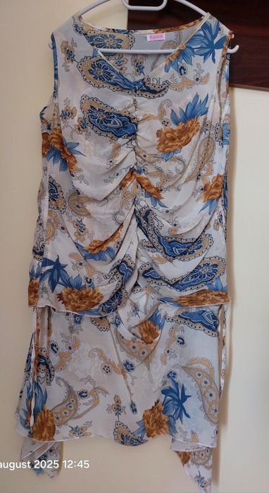 Vând costum de damă