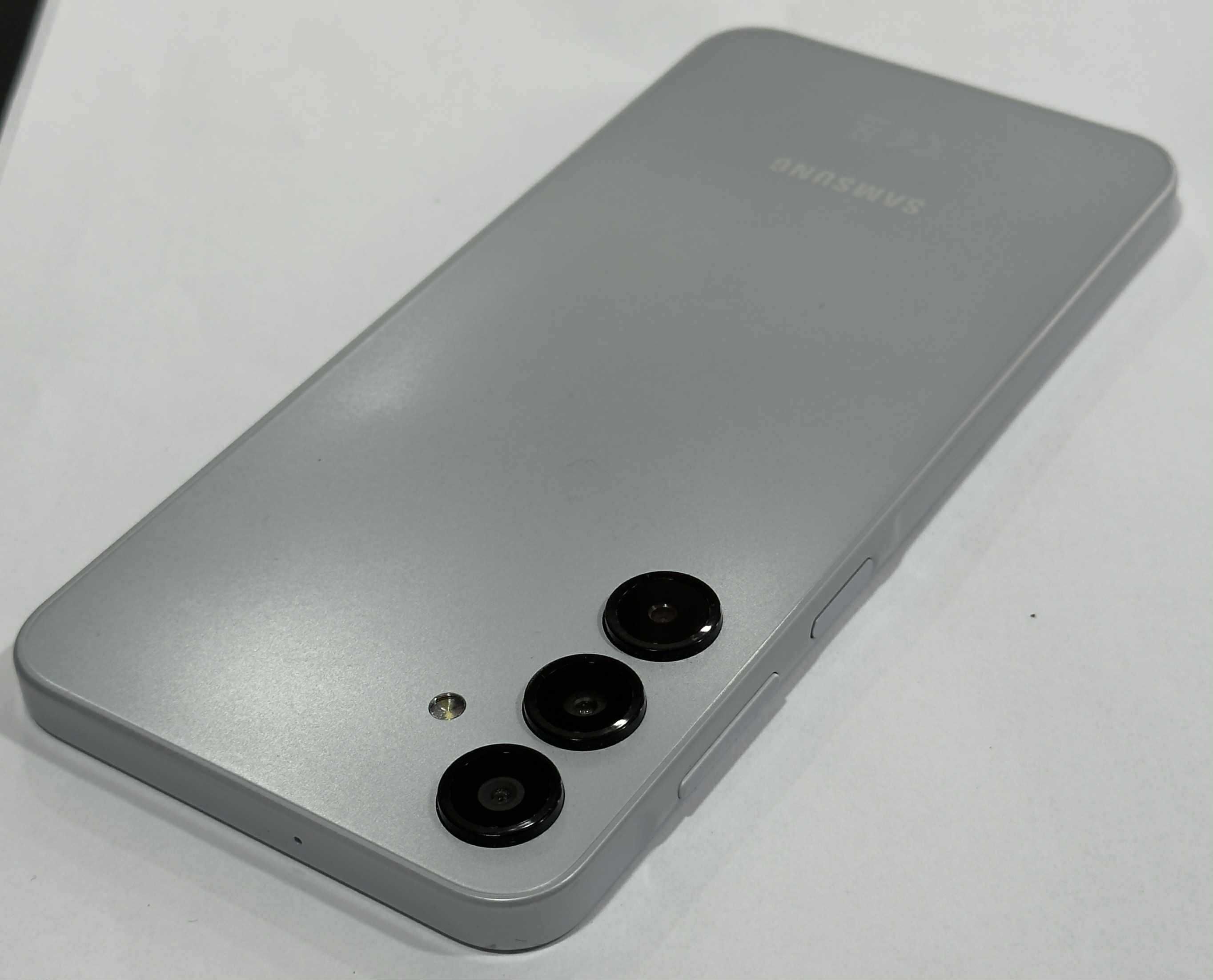 Продавам Samsung A16 5G 128/4gb