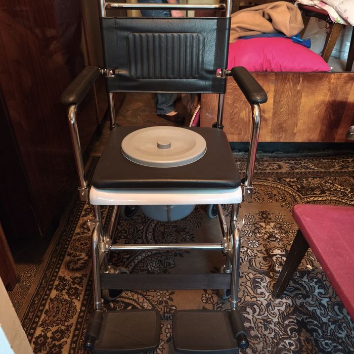 Кресло-коляска инвалидная с санитарным оснащением