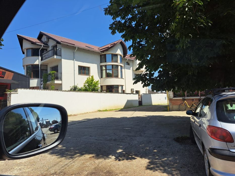 Clădire multifuncțională de vânzare – Săbăoani, zonă ultracentrală