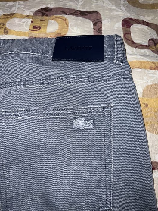 Pantaloni/Blugi scurti Lacoste Grey