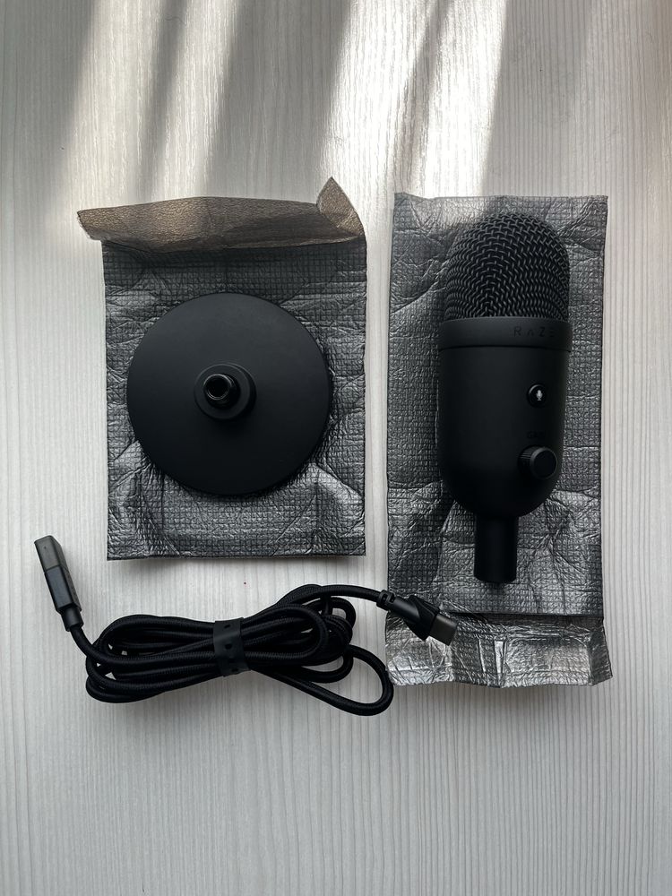 Микрофон Razer Seiren V2 X
