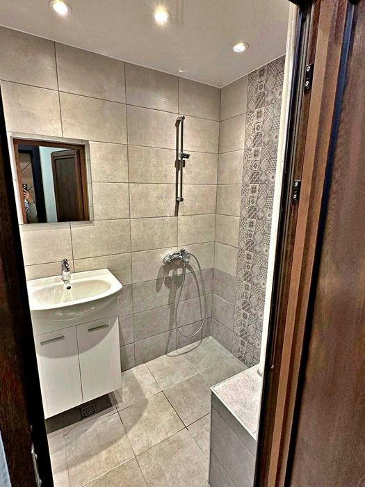 Продава се Двустаен апартамент в София, Толстой - 70 кв.м за 2000 €/кв.м - Снимка #1