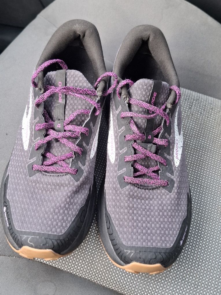 Adidasi Broooks Divide 4
