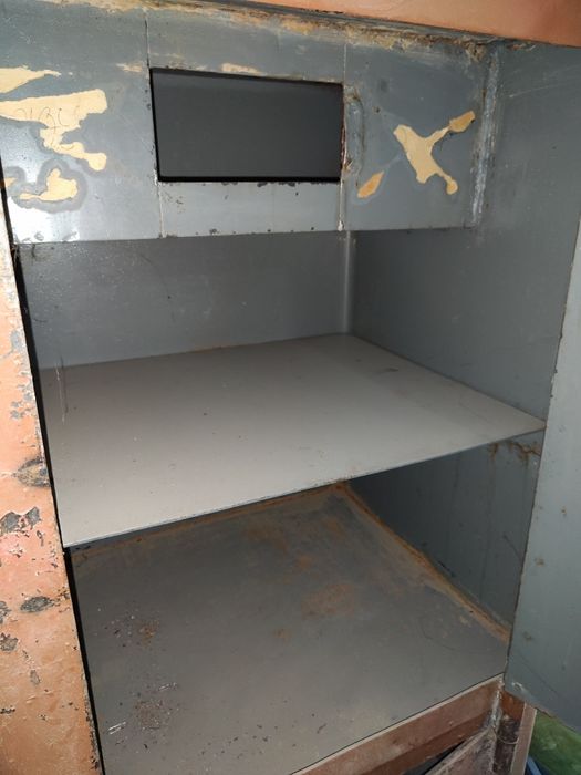 Продам сейф , железный шкаф