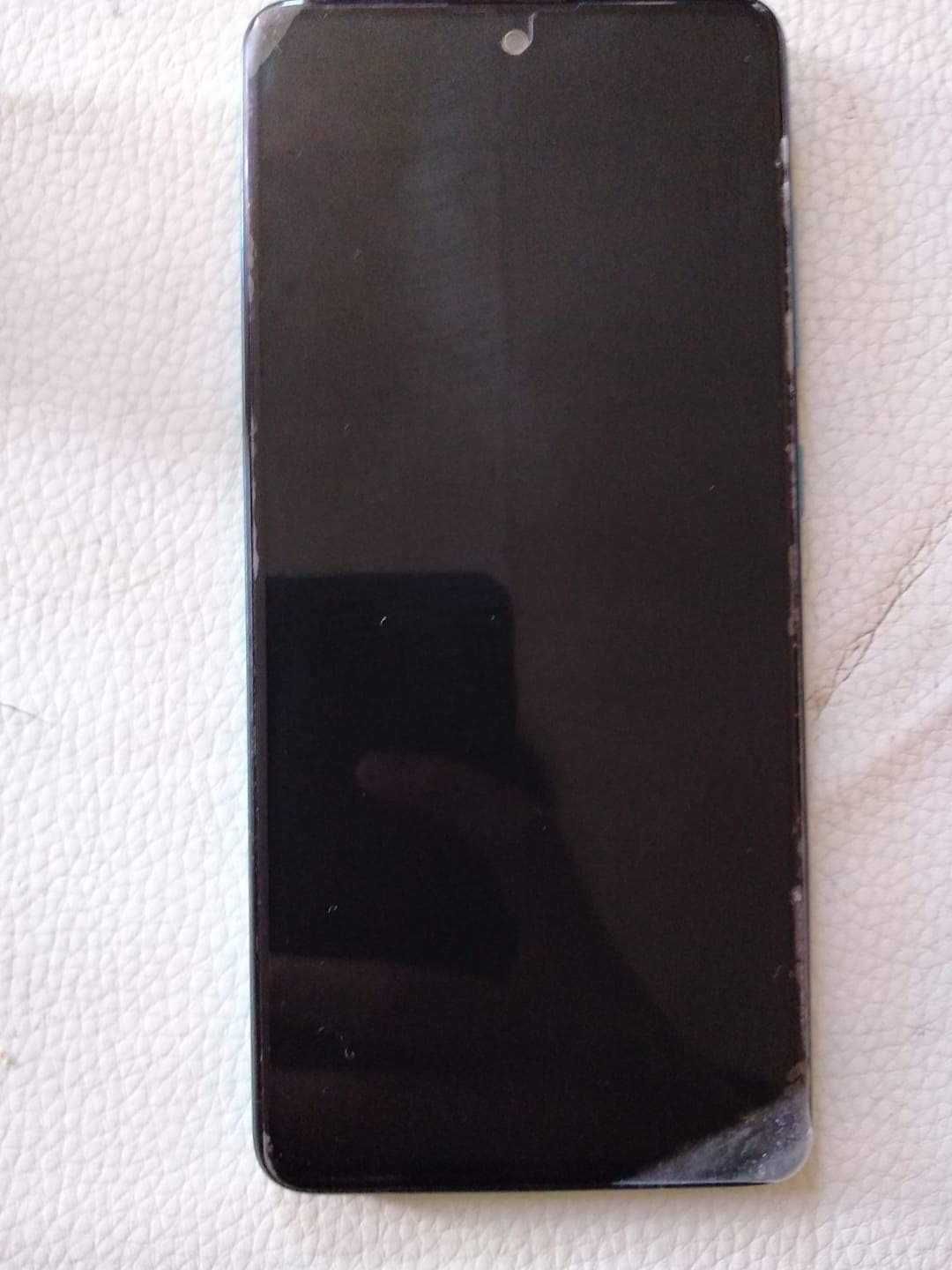 Продавам Samsung a51