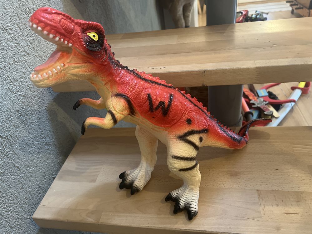 Figurina Dinozaur Gigant T-Rex cu sunete