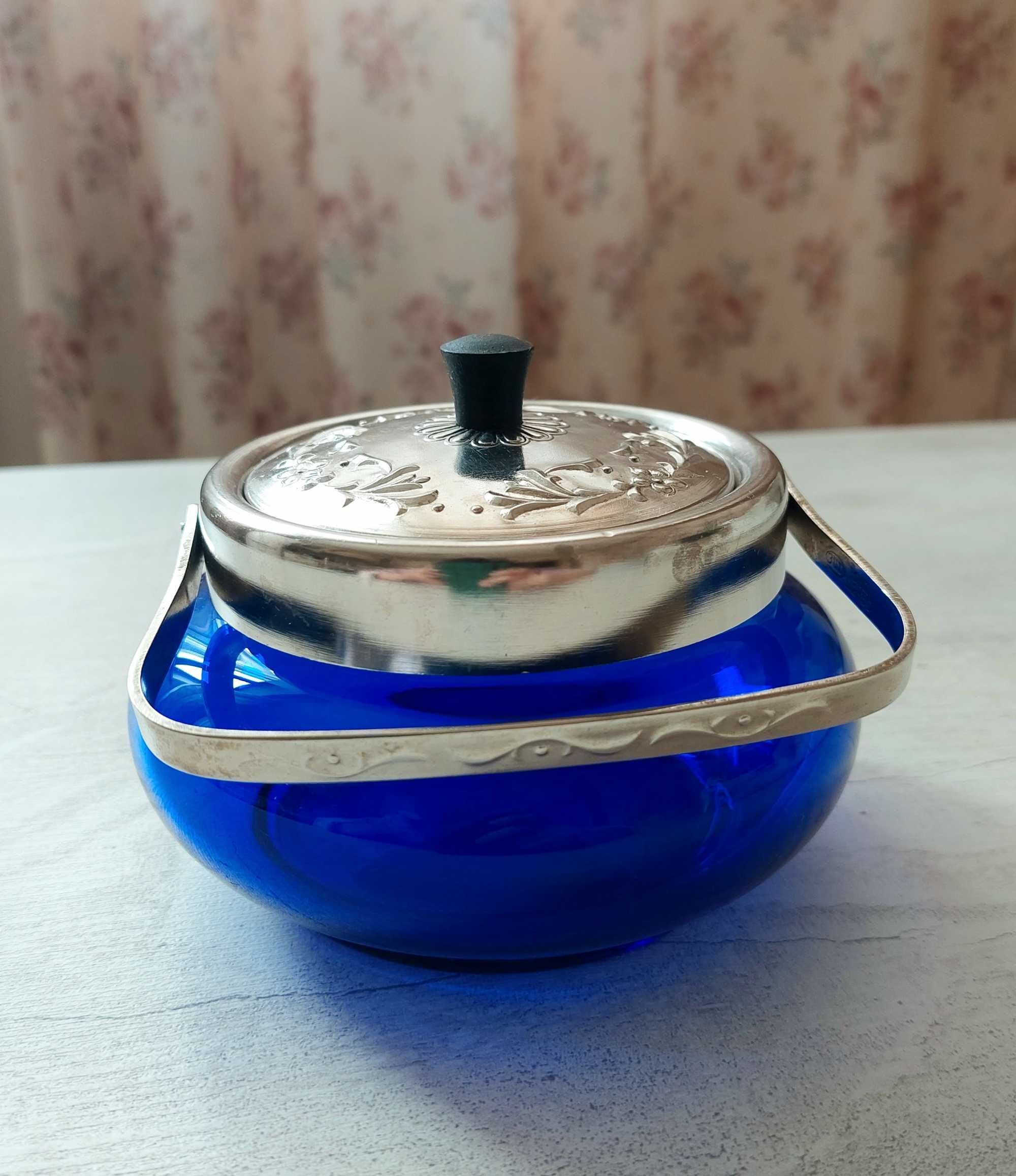 Сахарница с крышкой