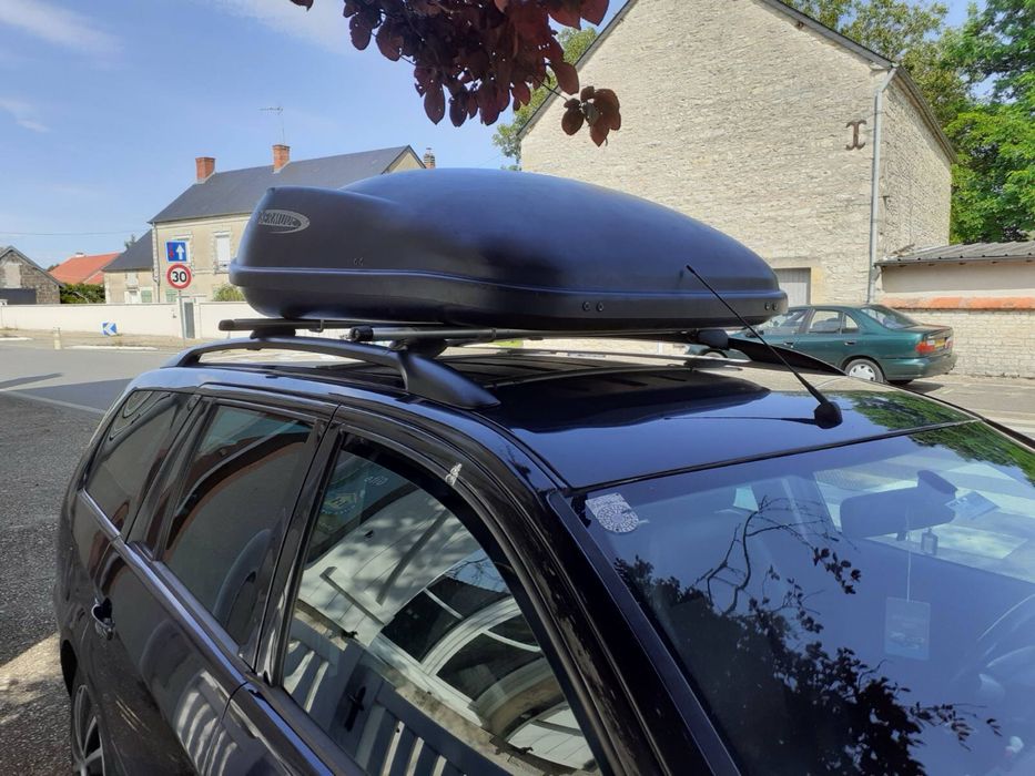 Куфар за кола в много добро състояние за багаж