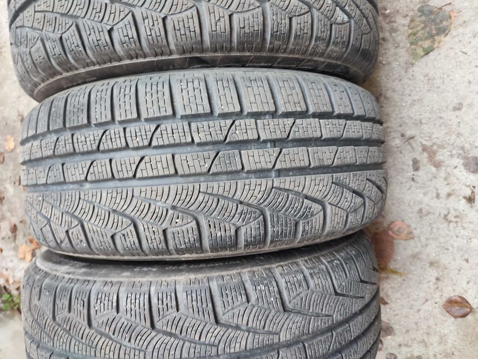 4 бр. 225/50/17 зимни гуми Pirelli