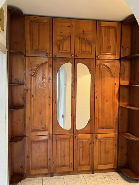 Гардероб дължина 200 см височина 250 см в отлично състояние дървен