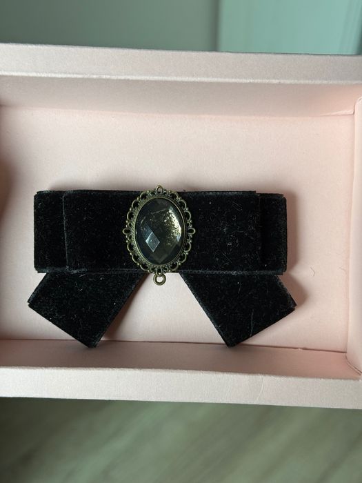 Елегантни брошки