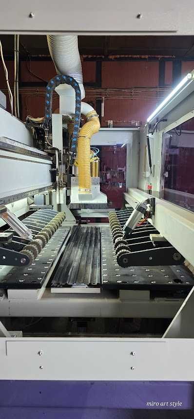 CNC пробивна машина с 4,5 kW фрезови рутер DM 2000 CNC
