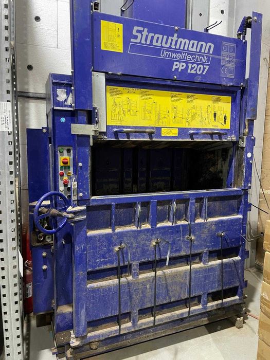 Presă de deșeuri Strautmann PP 1207 carton/pet/doze - stare excelentă