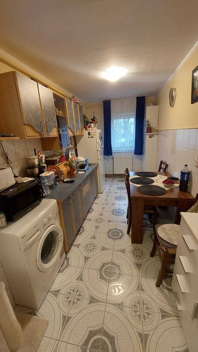 Vând apartament decomandat