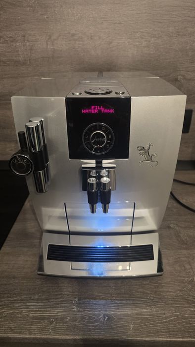 Vand expresor JURA in stare foarte buna