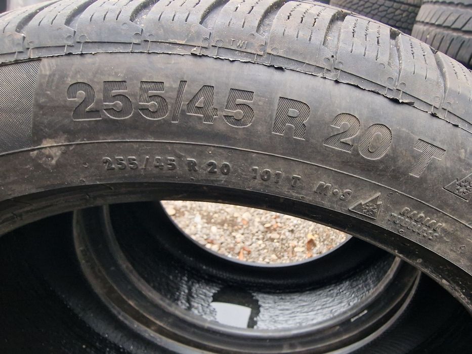 Anvelope 255/45R20 marca Continental, M +S, DOT 2022, 7 mm