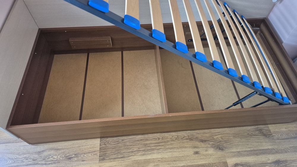 Единично легло 90/200 с двулицев матрак