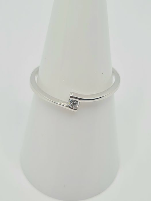 Inel din aur alb/galben de 9k cu diamant