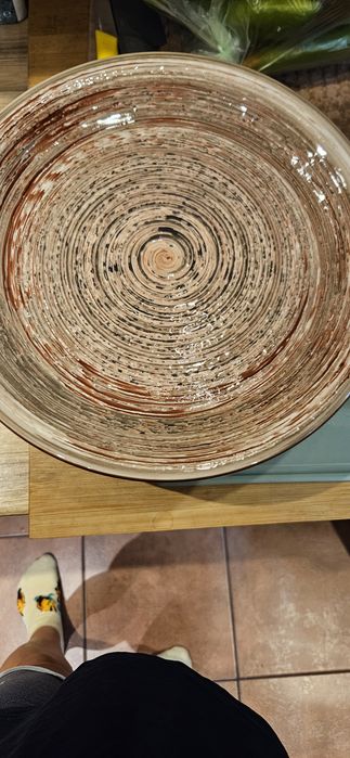 Сервиз от нови керамични чинии