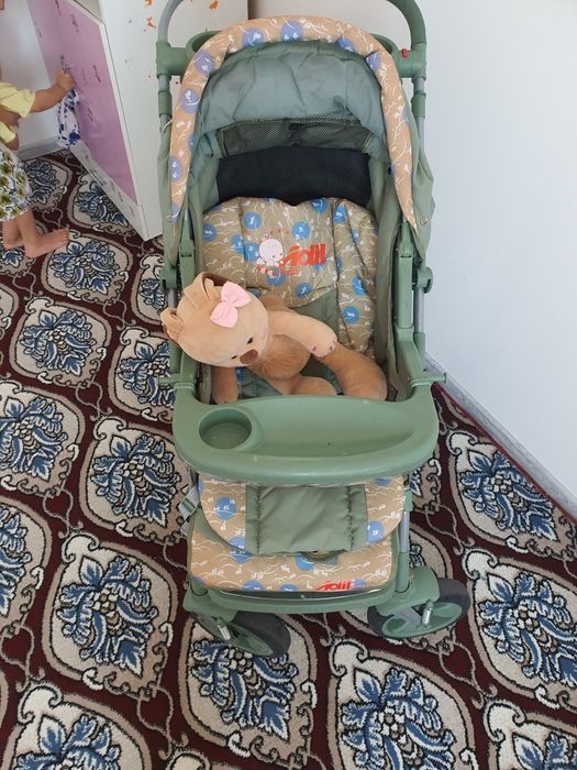 Коляска сотилади