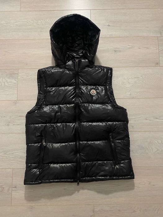 Vesta Moncler, L