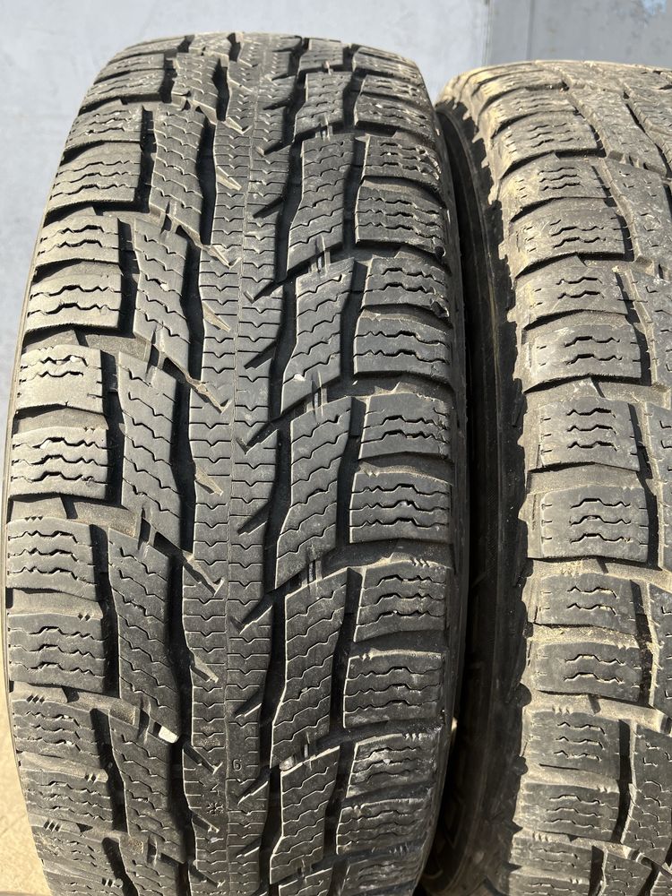 2 бр. гуми за бус 195/70/15C Nokian 6 mm DOT 1817