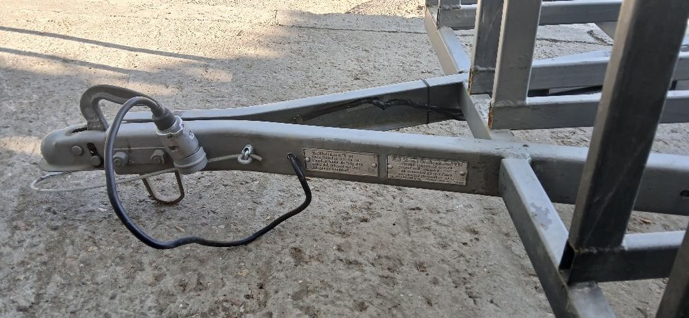 Продава се колесар за 3 мотора с преглед до юни 2026г. И платен данък