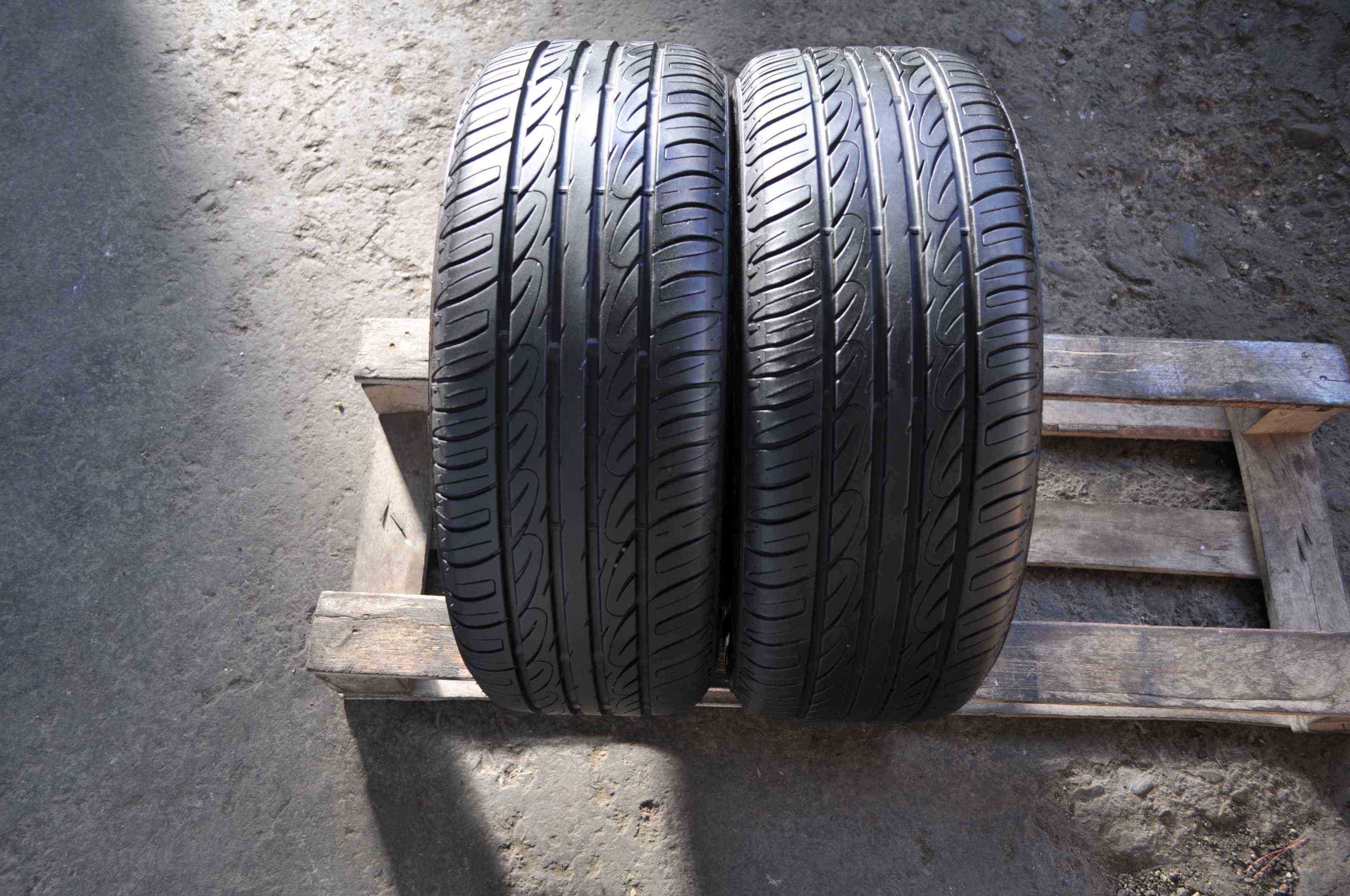 SET 2 Anvelope Vara 195/55 R15 FIRESTONE TZ300a 85V - cu Jante