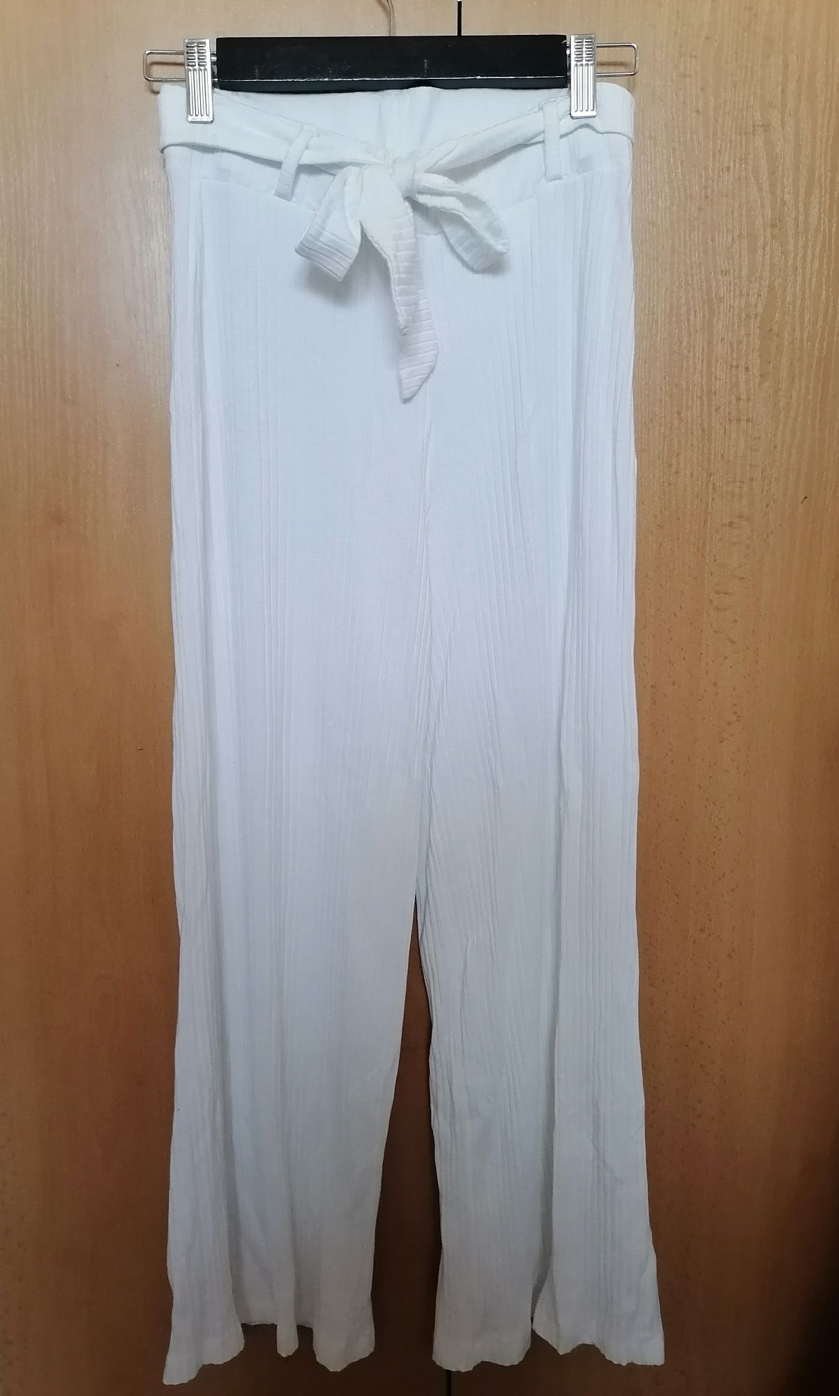 Бял панталон с колан