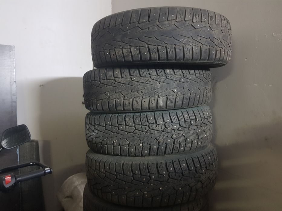 Продам зимнюю резину 175/65 R14