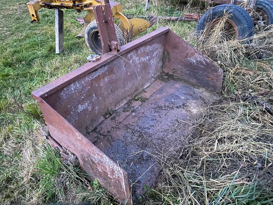 Vand tractor cu plug plus alte piese