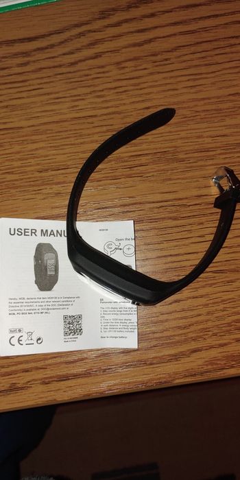 Bratara neagra cu pedometru, noua